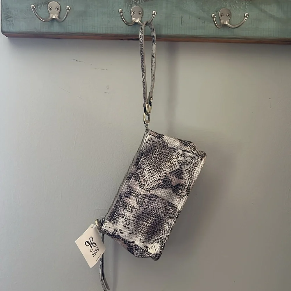 HOBO Metallic Snake Print crossbody/shoulder/wristlet NWT plus Dust bag!! - Picture 13 of 16